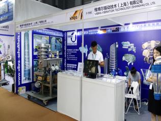 維博爾攜振動螺旋提升機設備參加第十一屆世界制藥機械、包裝設備與材料中國展